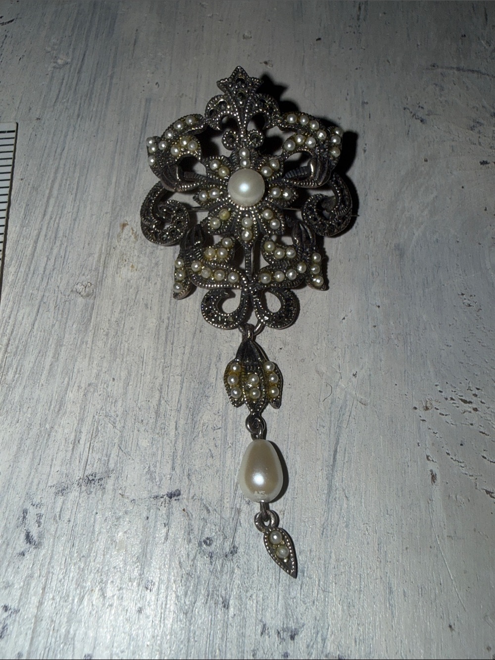 Vintage art neuveau 1920s pendant/brooch with pearls and marcasites.